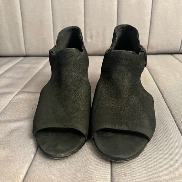 Eileen Fisher Iris Cutout Leather Heel Sandals - Picture 3 of 9